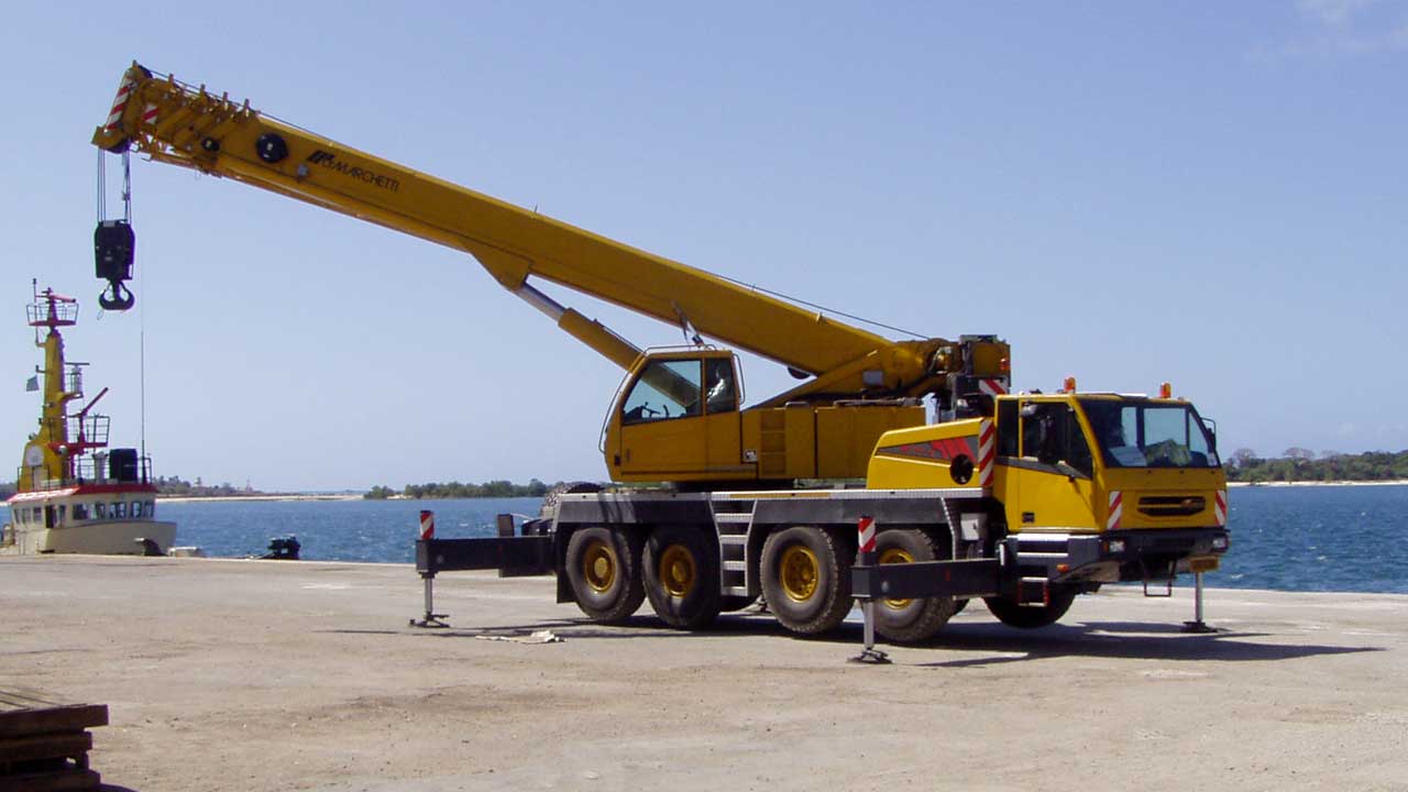 Marchetti Cranes MG 70.4S 1 Independent + 3 Telescoping Boom sections
