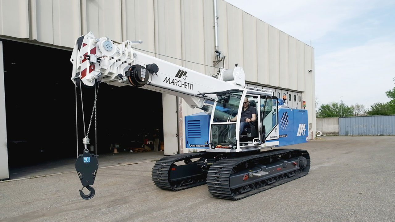 Marchetti cranes CW 25-35 HY Zero emissions and low noise. High capacity design for challenging narrow spaces actvities