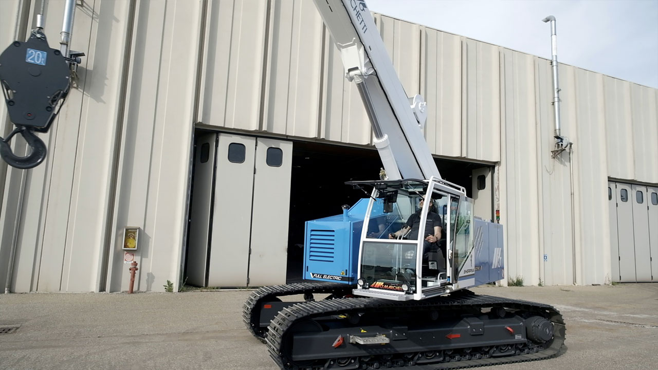 Marchetti cranes CW 25-35 HY Zero emissions and low noise. High capacity design for challenging narrow spaces actvities