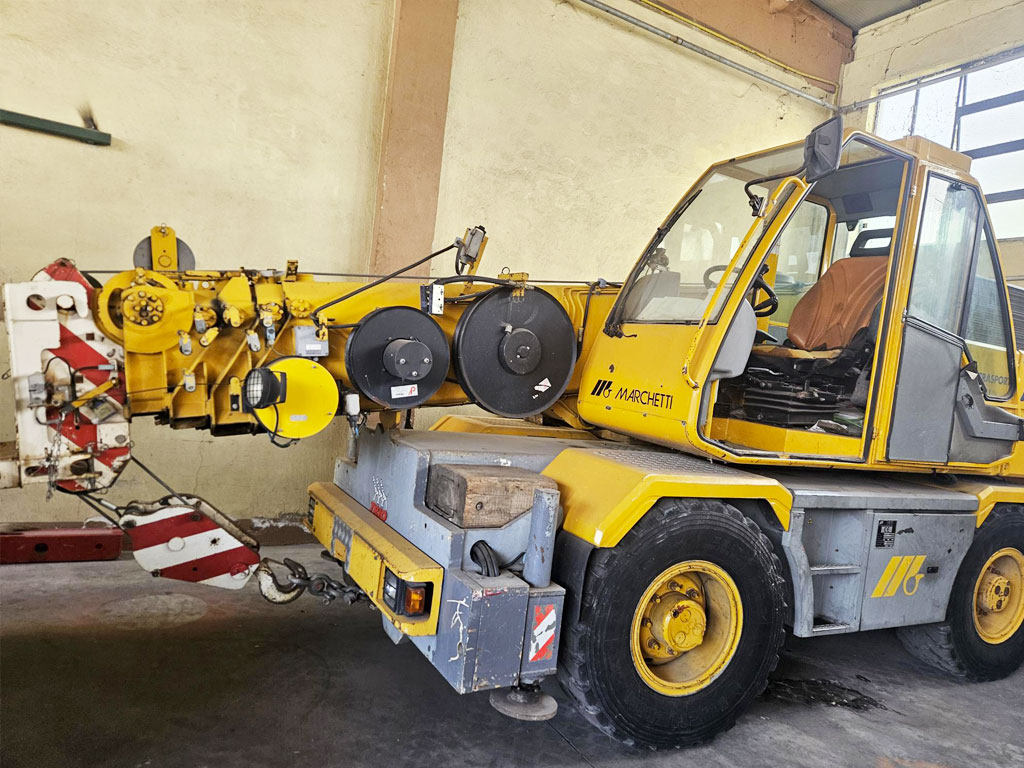 Gru Gru city crane USATA Marchetti TRIO 10.28, anno 1996 in pronta consegna